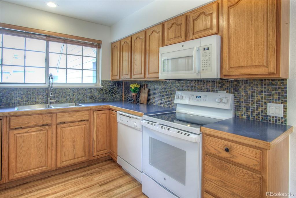 Image 10 of property listing at 10385 Red Mountain, Littleton, CO 80127