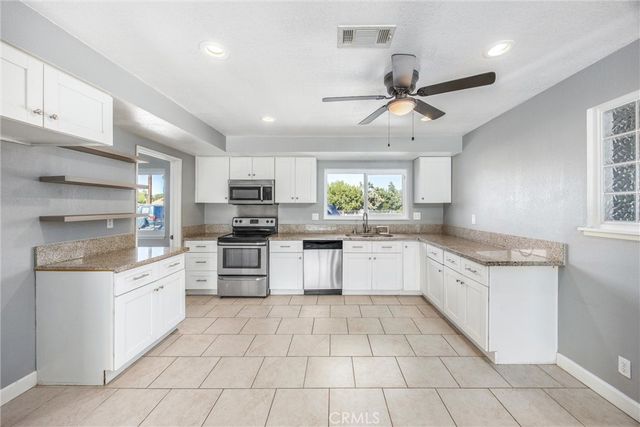 7508 Glider, Hesperia, CA 92345