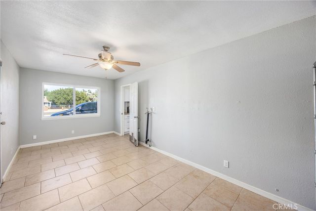 7508 Glider, Hesperia, CA 92345