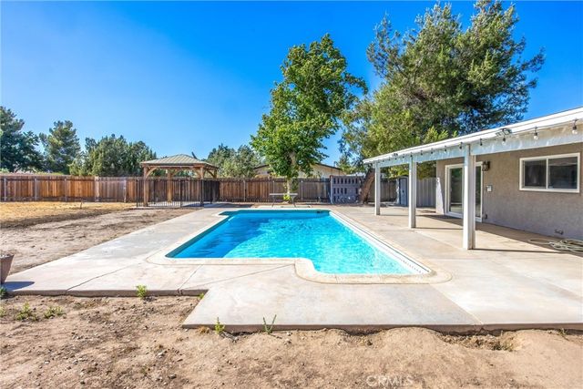 7508 Glider, Hesperia, CA 92345