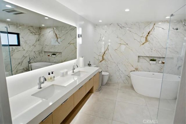 4342 Noble Avenue, Sherman Oaks, CA 91403