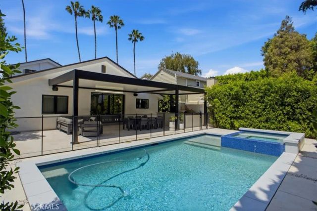 4342 Noble Avenue, Sherman Oaks, CA 91403
