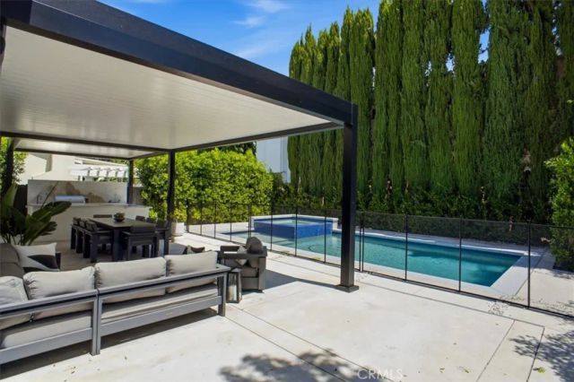4342 Noble Avenue, Sherman Oaks, CA 91403