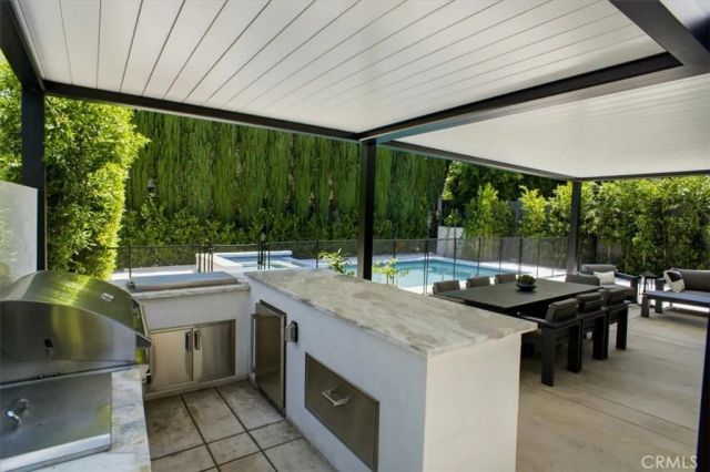 4342 Noble Avenue, Sherman Oaks, CA 91403