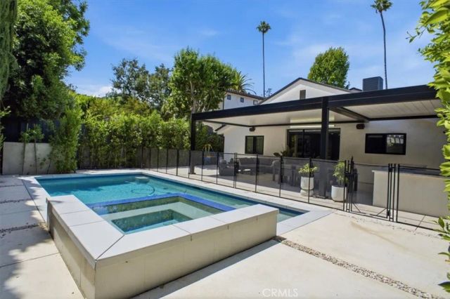 4342 Noble Avenue, Sherman Oaks, CA 91403