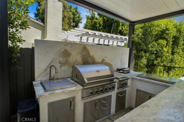 4342 Noble Avenue, Sherman Oaks, CA 91403