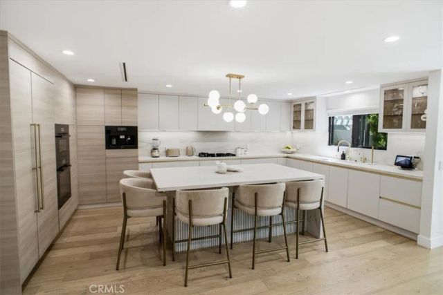 4342 Noble Avenue, Sherman Oaks, CA 91403