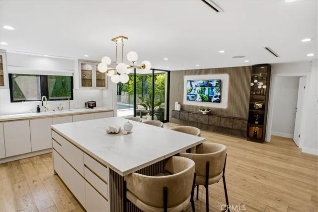 4342 Noble Avenue, Sherman Oaks, CA 91403