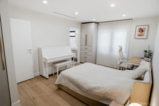 4342 Noble Avenue, Sherman Oaks, CA 91403