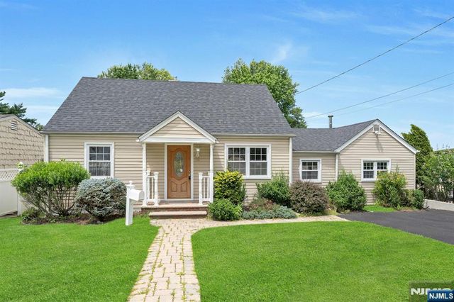 12 Robinson Drive, Woodland Park, NJ 07424