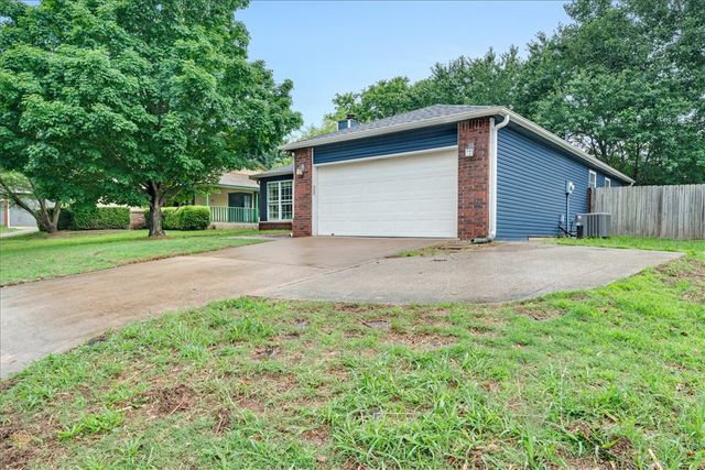 3454 W Yale Street, Fayetteville, AR 72704