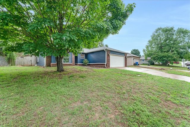 3454 W Yale Street, Fayetteville, AR 72704