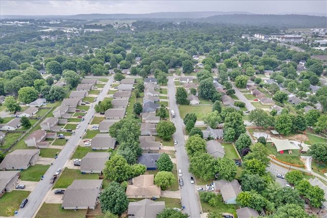 3454 W Yale Street, Fayetteville, AR 72704