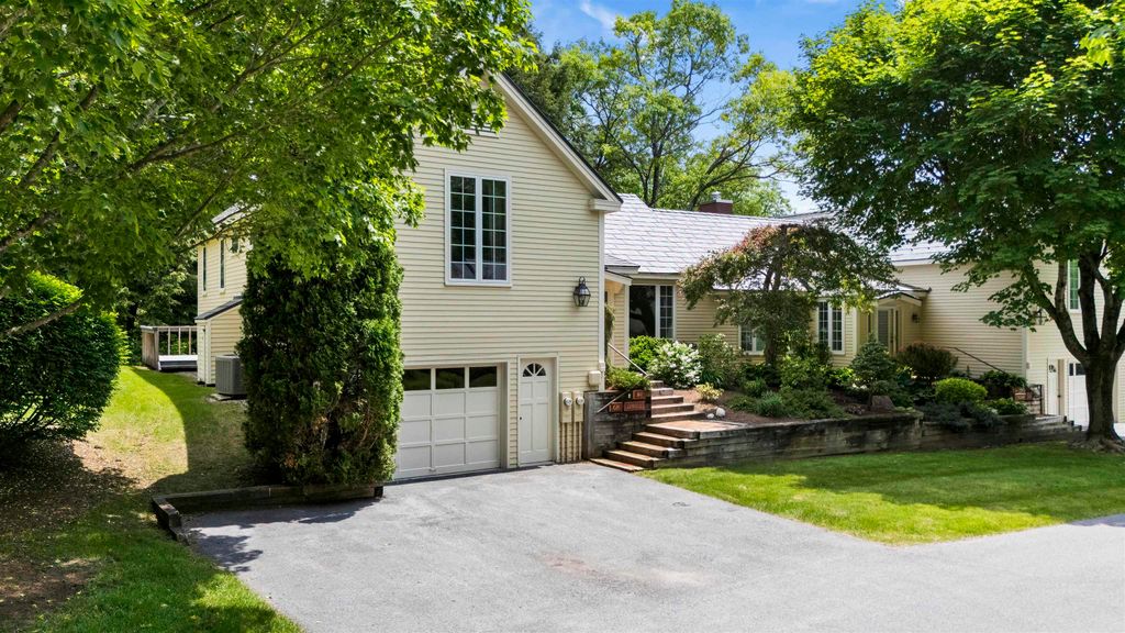 68 Owls Nest Cir # B-7, Manchester, VT 05254