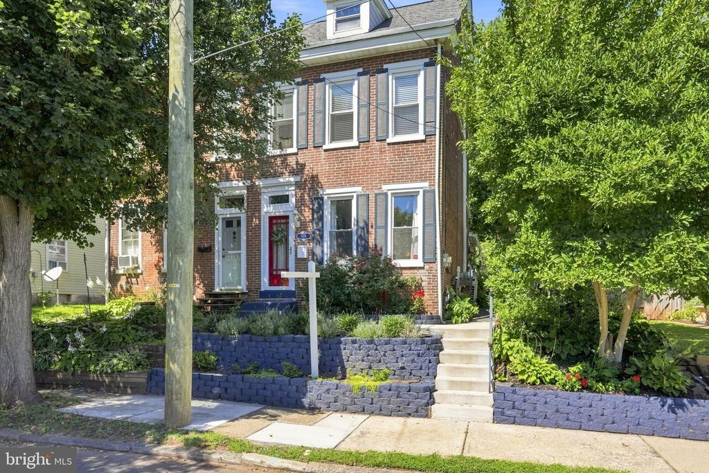 1069 SOUTH ST, POTTSTOWN, PA 19464 — exterior