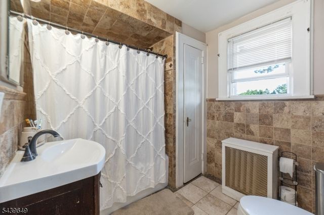 56 Summer St, Hawthorne Boro, NJ 07506