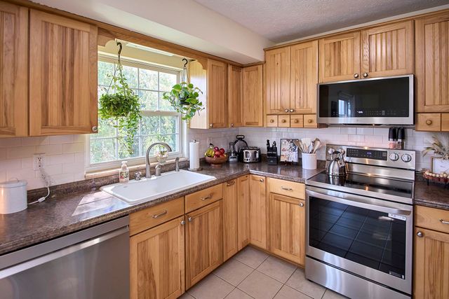 51 Cambridge Drive, Culloden, WV 25510