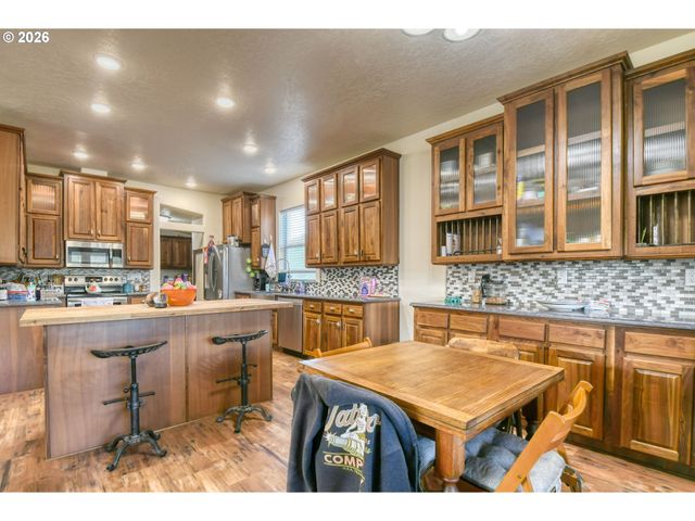 2221 Nw FURNISH Ave, Pendleton, OR 97801
