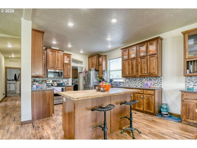 2221 Nw FURNISH Ave, Pendleton, OR 97801