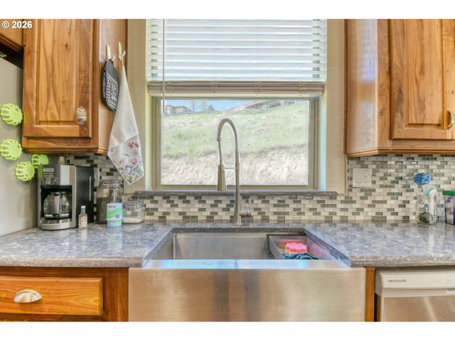 2221 Nw FURNISH Ave, Pendleton, OR 97801