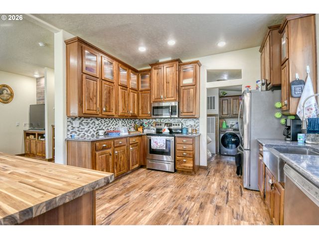 2221 Nw FURNISH Ave, Pendleton, OR 97801