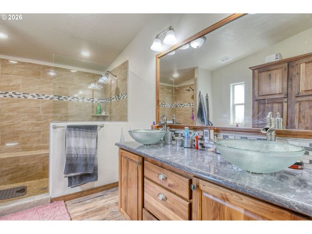 2221 Nw FURNISH Ave, Pendleton, OR 97801