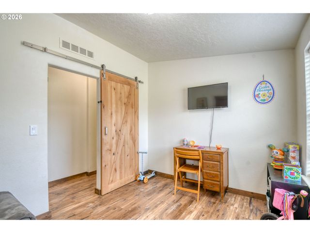 2221 Nw FURNISH Ave, Pendleton, OR 97801