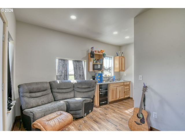 2221 Nw FURNISH Ave, Pendleton, OR 97801