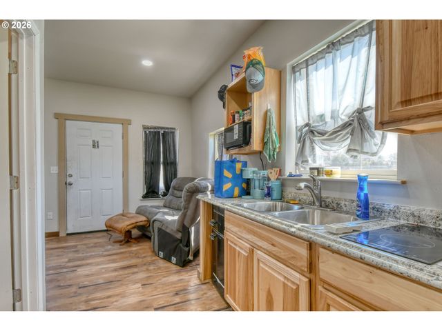 2221 Nw FURNISH Ave, Pendleton, OR 97801