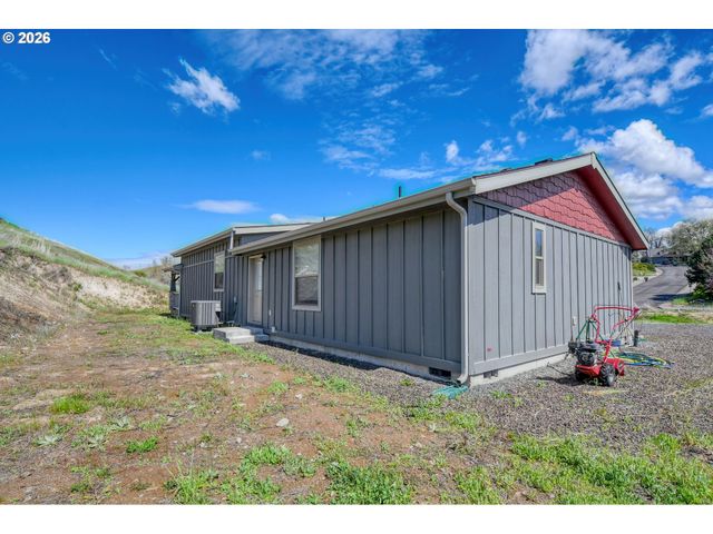 2221 Nw FURNISH Ave, Pendleton, OR 97801