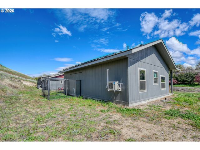 2221 Nw FURNISH Ave, Pendleton, OR 97801