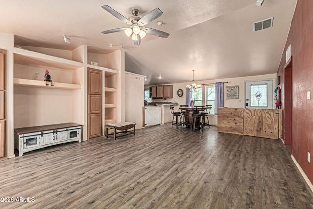 25206 W ROCKAWAY HILLS Drive, Morristown, AZ 85342