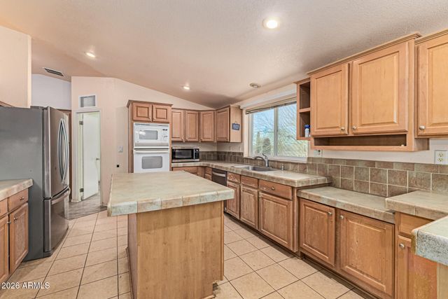 25206 W ROCKAWAY HILLS Drive, Morristown, AZ 85342