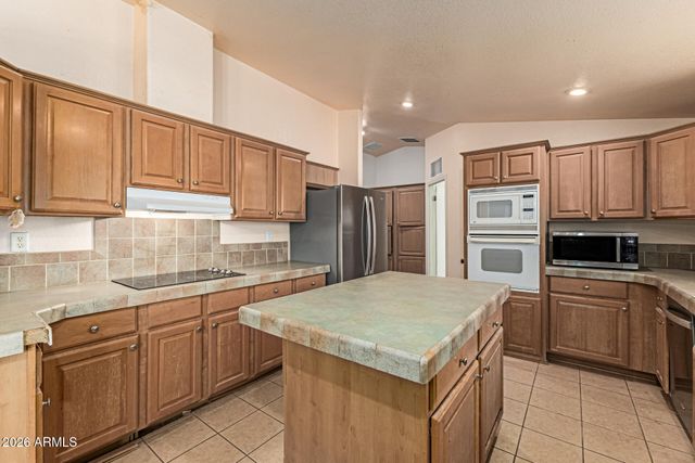 25206 W ROCKAWAY HILLS Drive, Morristown, AZ 85342