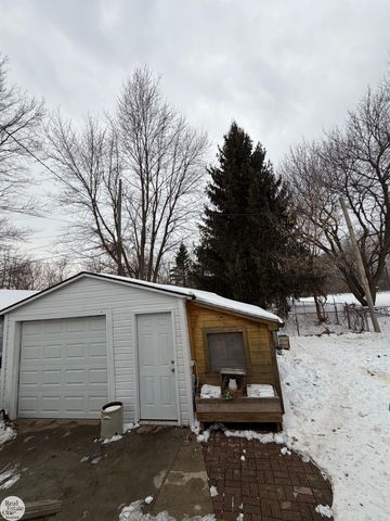 486 N Belle River Avenue, Marine City, MI 48039