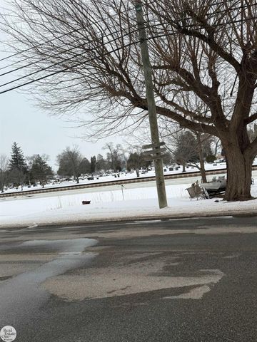 486 N Belle River Avenue, Marine City, MI 48039