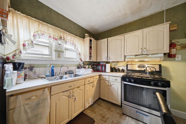 1225 S 16th Avenue, Maywood, IL 60153