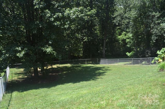 5665 Gold Creek Bay Drive, Hickory, NC 28601