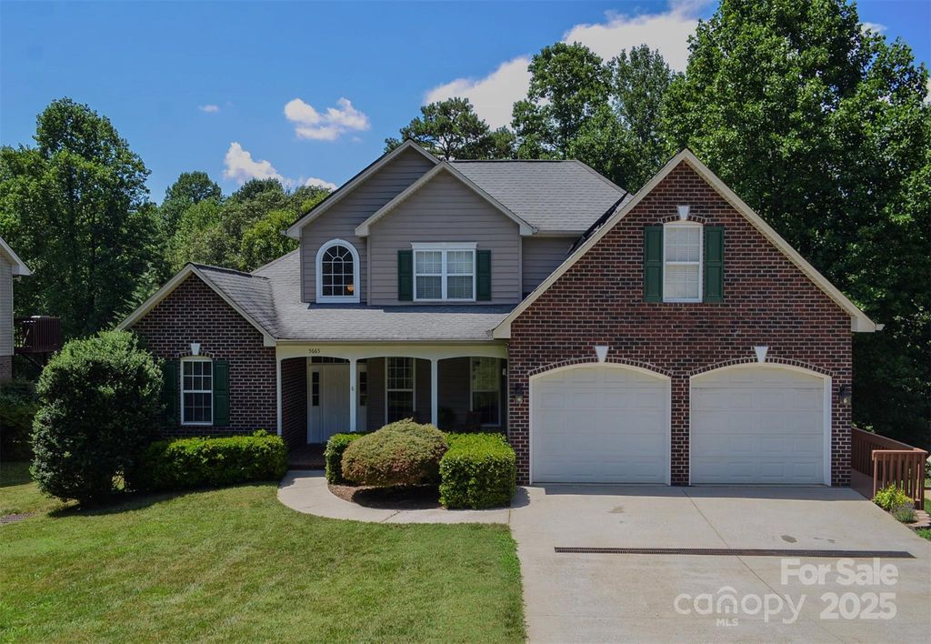 5665 Gold Creek Bay Drive, Hickory, NC 28601