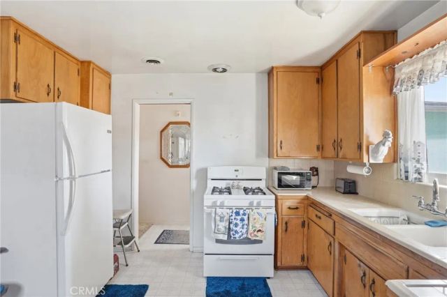 405 W Alvin Avenue, Santa Maria, CA 93458