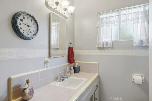 405 W Alvin Avenue, Santa Maria, CA 93458