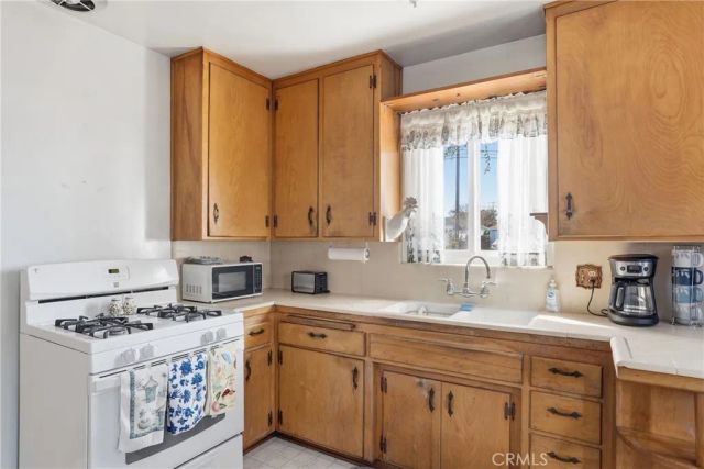 405 W Alvin Avenue, Santa Maria, CA 93458