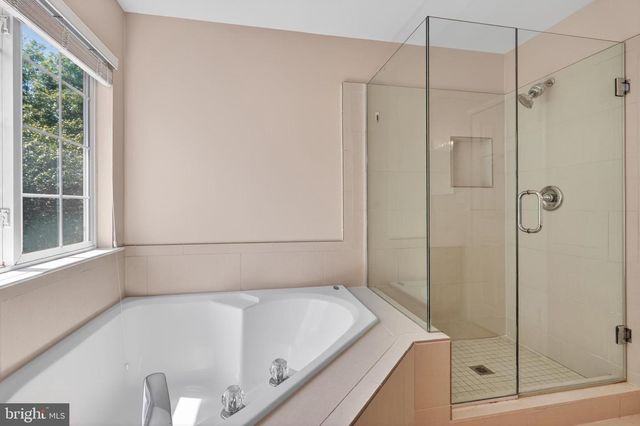 5169 BALLYCASTLE CIR, Alexandria, VA 22315
