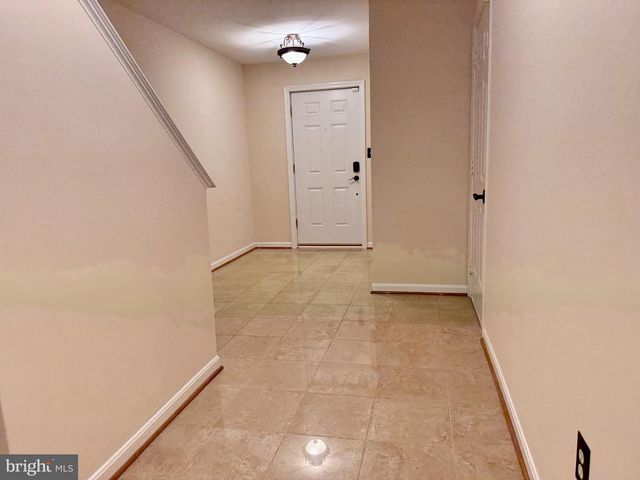 5169 BALLYCASTLE CIR, Alexandria, VA 22315