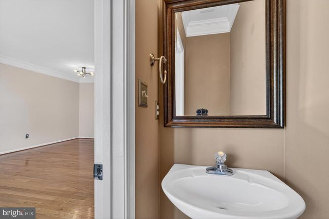 5169 BALLYCASTLE CIR, Alexandria, VA 22315