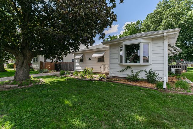 3224 W 17th Street, Davenport, IA 52804