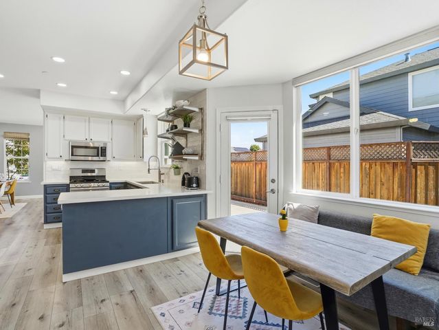 1295 Pedroncelli Dr, Windsor, CA 95492