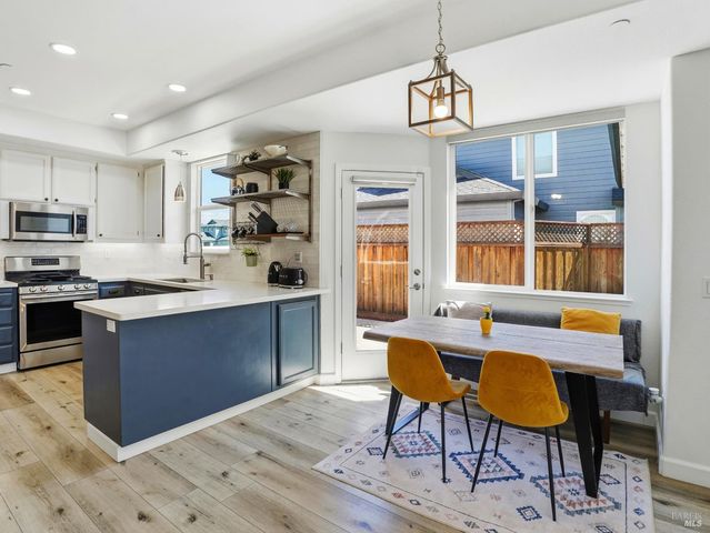 1295 Pedroncelli Dr, Windsor, CA 95492