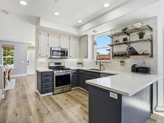 1295 Pedroncelli Dr, Windsor, CA 95492