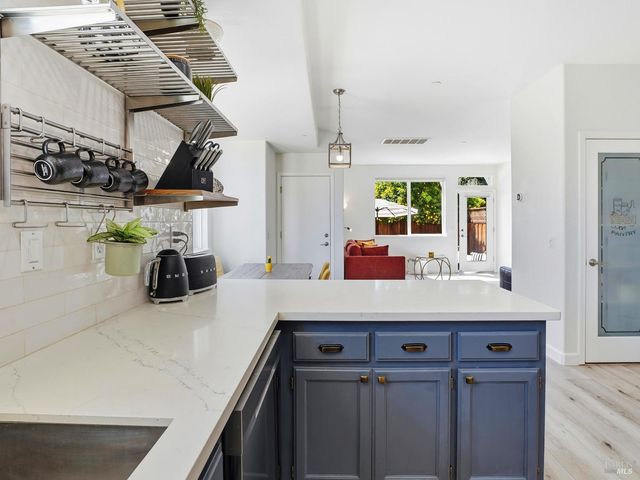 1295 Pedroncelli Dr, Windsor, CA 95492